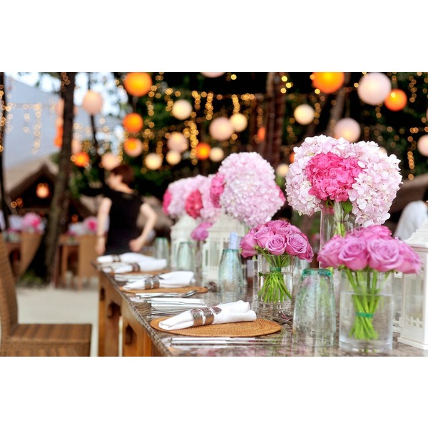 HOW TO CHOOSE THE RIGHT VASE FOR YOUR WEDDING